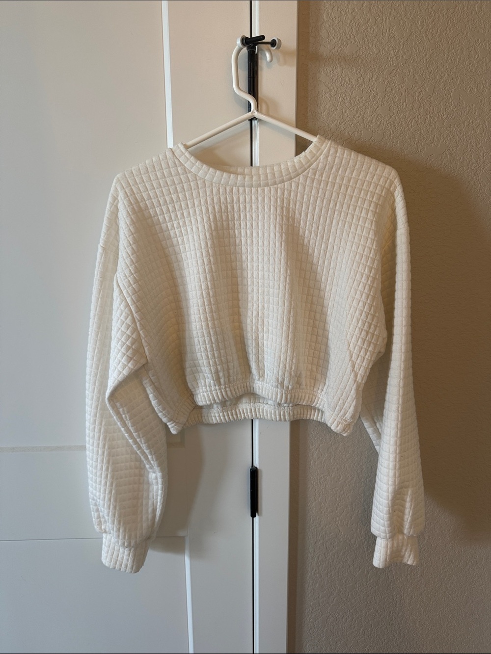 SHEIN White Quilted Cropped Crewneck Sweatshirt